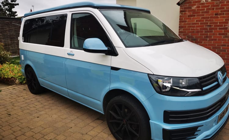 Betty – 4-persoons Volkswagen campervan uit 2019