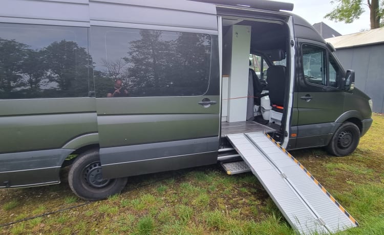 Bennie – 8p Mercedes (rolstoel)camperbus