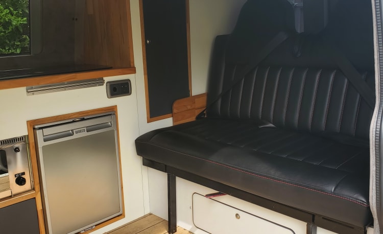 Carleys camper – 4 berth Volkswagen bus from 2016