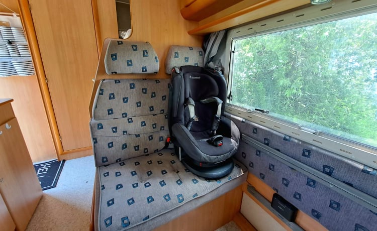 Cas – Familie camper met stapelbed