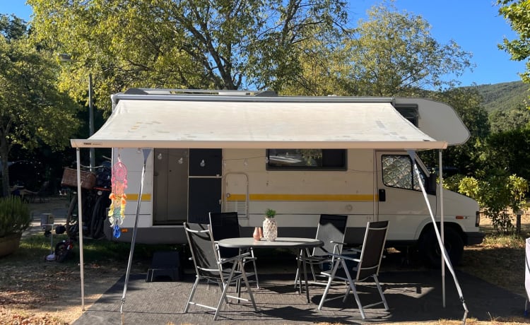 Retro roamer  – Leuke 4 persoons alkoof fiat ducato