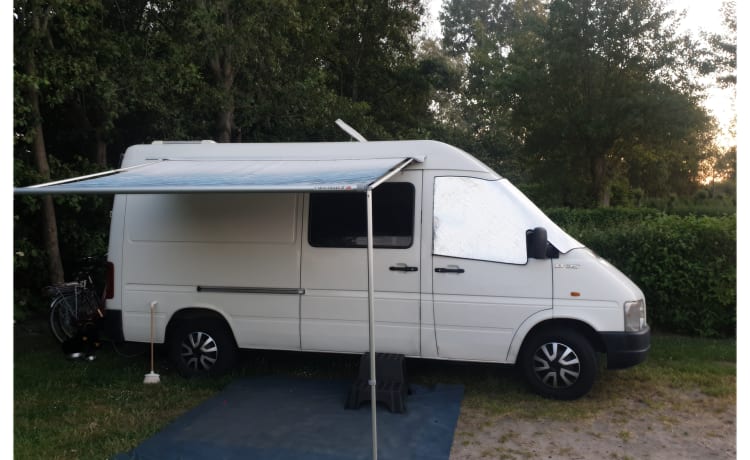 Jazzy – Volkswagen LT35 Wohnmobil aus dem Jahr 2004, für 2 Personen