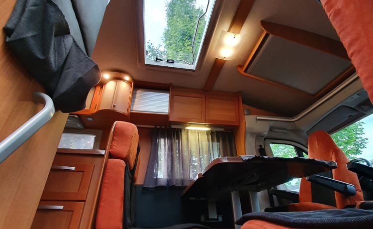 Louis  – Spacious 2 person Louis camper