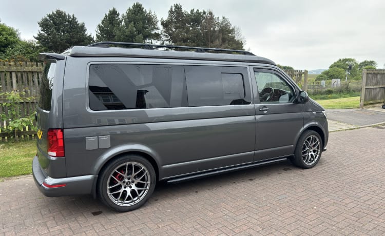 Caora  – 4-persoons Volkswagen High Spec campervan uit 2020