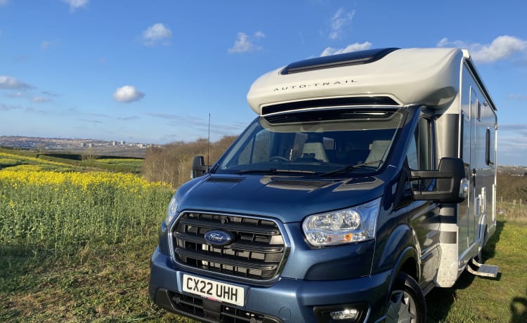 Riding Roamer – Auto Trail F74 - 4 ceintures de sécurité peuvent accueillir 4 à 6 - parfait pour un road trip