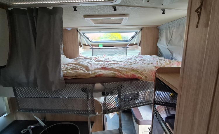 Exultare – Relaxed op stap met deze complete 4p camper.  Wel >3j C1 rijbewijs