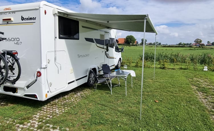 Super-de-luxe camper with 170 HP automatic transmission