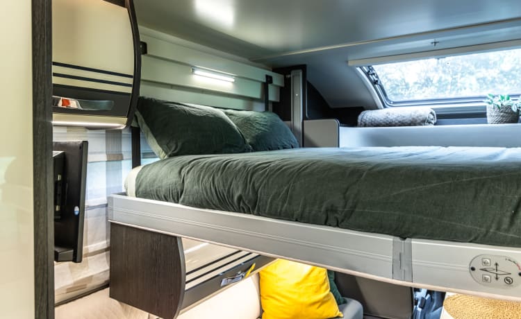 4p 2022 Roller Team – Extra spacious and off-grid camping (330Ah battery, air conditioning and furnishings)