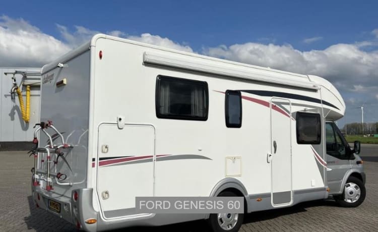 Luxuriöser Ford Camper CHALLENGER für 4/5 Personen mit Queensize-Bett.