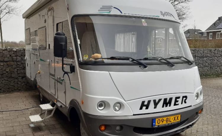 Campervriend – Schöner großer Camper mit Klimaanlage, großem Vorzelt und viel Stauraum.