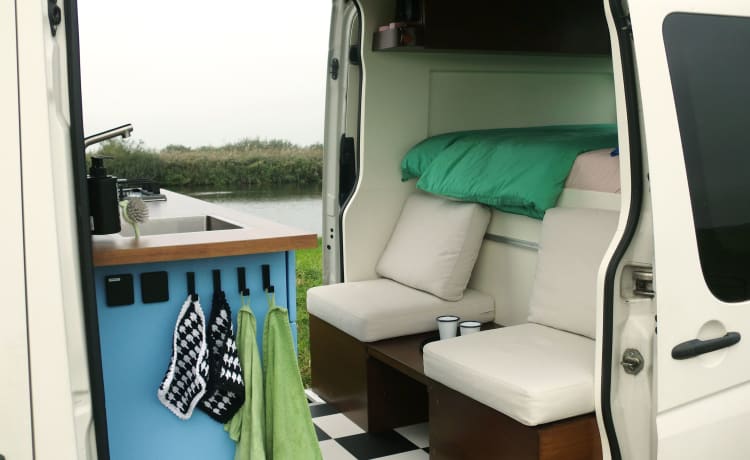 Bobbie – Camping-car coloré hors réseau