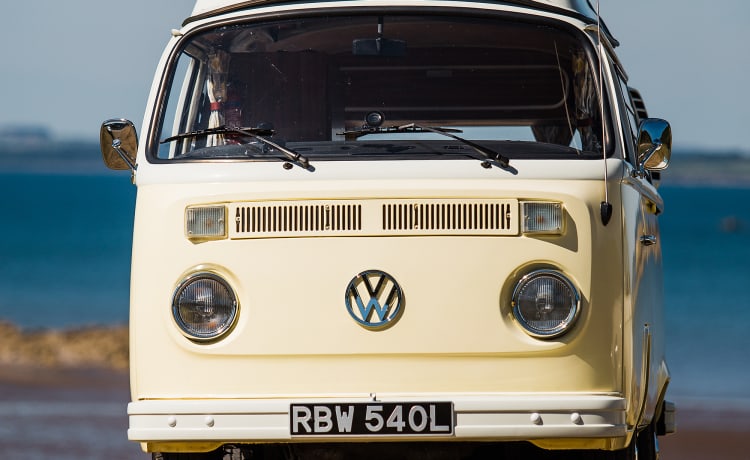 Daisy – Uno splendido camper classico VW a noleggio, con sede nel sud-ovest della Scozia