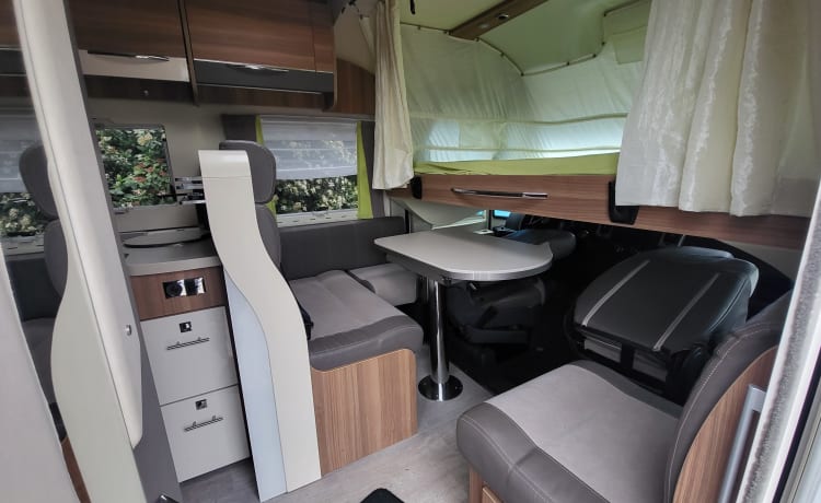 Spacious 4 person family camper Fiat Chausson