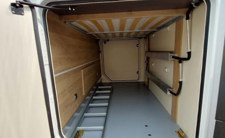 Luxe camper met 4 slaapplaatsen - Mobilvetta Kea P90