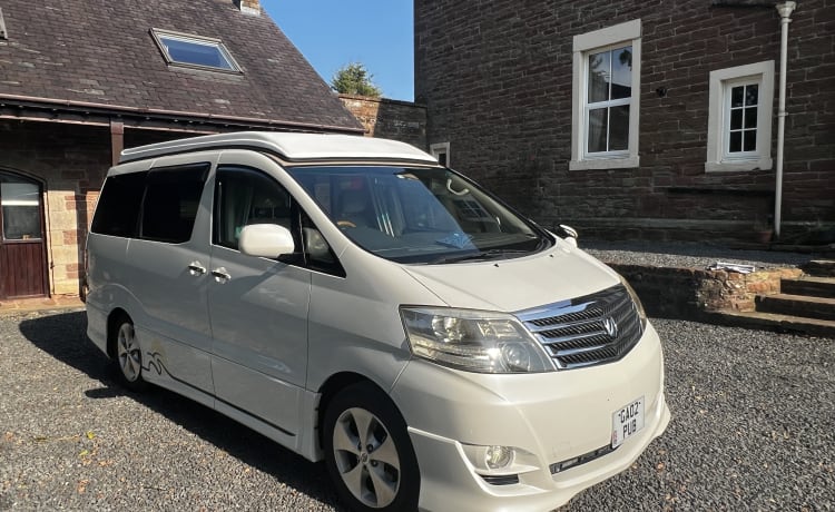 The Borderless Reiver – 3 (+ 1 small child) berth Toyota campervan from 2007