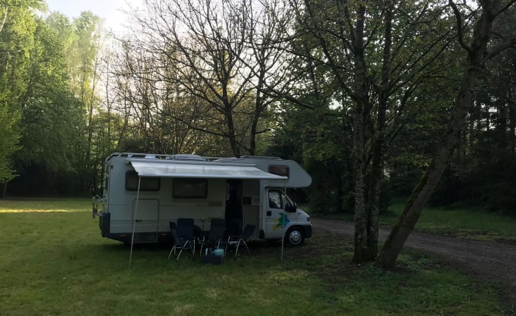 SPACIOUS CLEAN FAMILY CAMPER LARGE AND HANDY WITH NESPRESSO;)