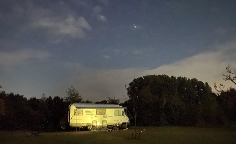 Camper2Go – 5p Hymer Integral from 1997, possibly with bicycles