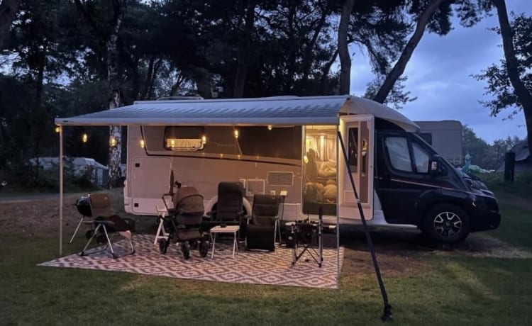 Bo – ⭐️⭐️⭐️ 2-4 person super semi-integrated camper ⭐️⭐️⭐️ 