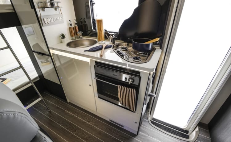 A motorhome that is sure to wow families, New 2023 6 berth Zefiro 675