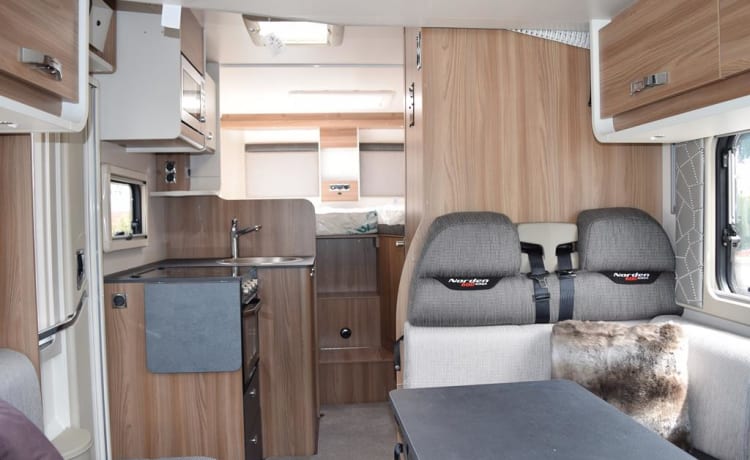 North  – Luxe 6-persoons camper