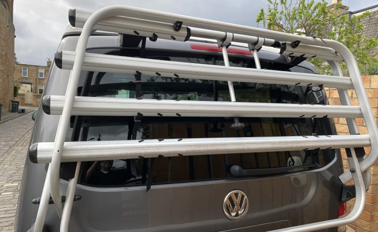 Mando – Volkswagen Kombi t5 mit langem Radstand und 4 Schlafplätzen und Umbau von 2021