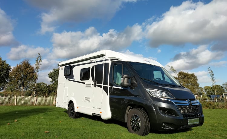 From 2022!! - Brand new 2 pers camper-Carado V337