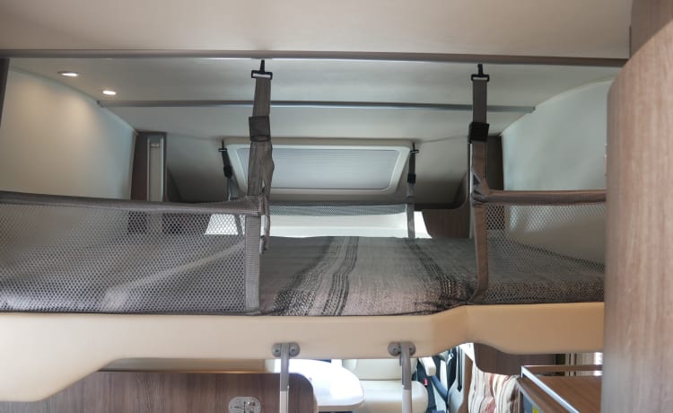 Bürstner Ixeo 734, Queen bed, Lift bed!!