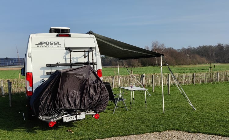  Luxe Pössl buscamper 640 met lengtebedden