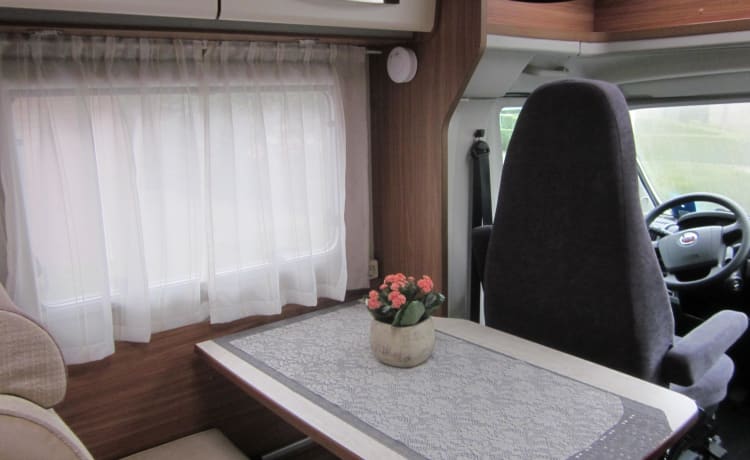 Spazioso pulito 2 pers. camper carado / hymer.