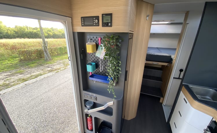 Coral suite on wheels – Luxury 2 person Adria Coral 650DL automatic transmission semi-integrated from 2022