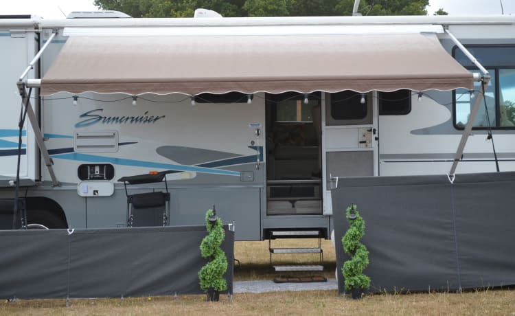 Winnebago Itasca Suncruiser 6 couchettes (4 ceintures de sécurité)