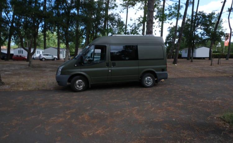 George  – 2-persoons Ford campervan uit 2010