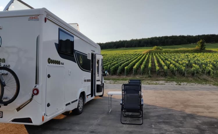 Nouveau camping-car spacieux