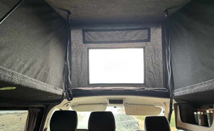 Sun Chaser – 4 berth Volkswagen campervan from 2011