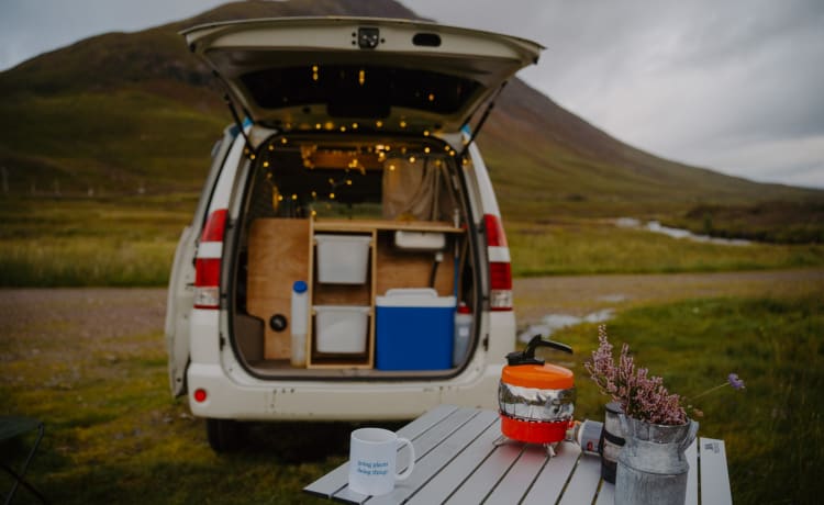 Bonnie – amazing cosy auto van with insurance !