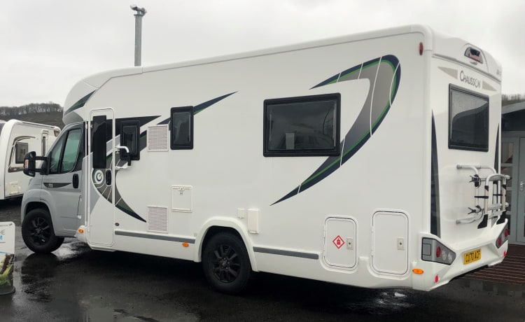 Amelia  – As new, 4-berth, modern motorhome, with rear lounge