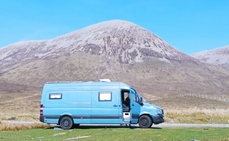 Boots – 2p Mercedes-Benz bus from 2014