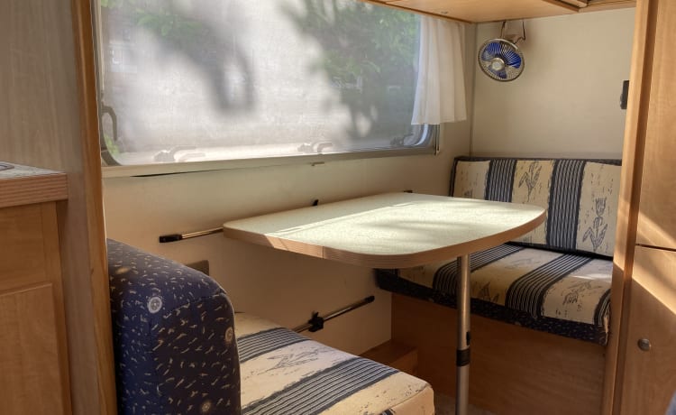 Little Miss Sunshine – Sonniger geräumiger Familiencamper mit Bett (6 Personen)