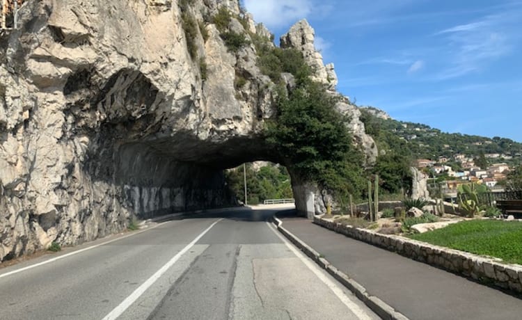 koetje – est un excellent camping-car familial pour 5 à 6 personnes et 2 m de hauteur libre