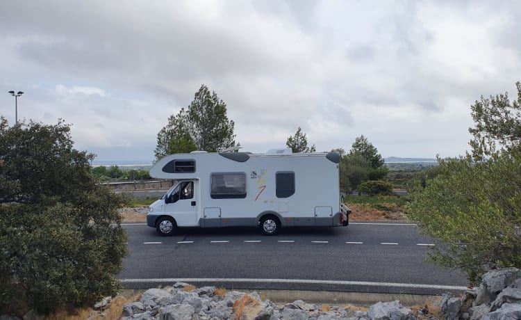 Truus ons vakantiehuus – Ruime familiecamper Fiat ducato 