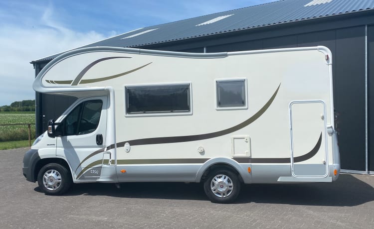 6-8 p Fiat alcove spacious family camper