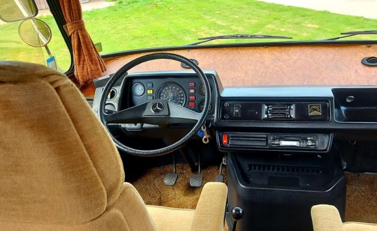 Oldtimer Hymer von 1986 für 4 Personen