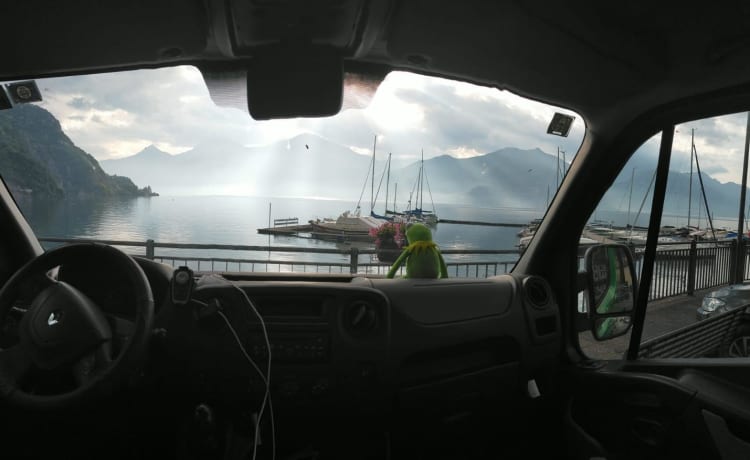 Kermit – On an adventure with our fantastic Kermit the bus camper!