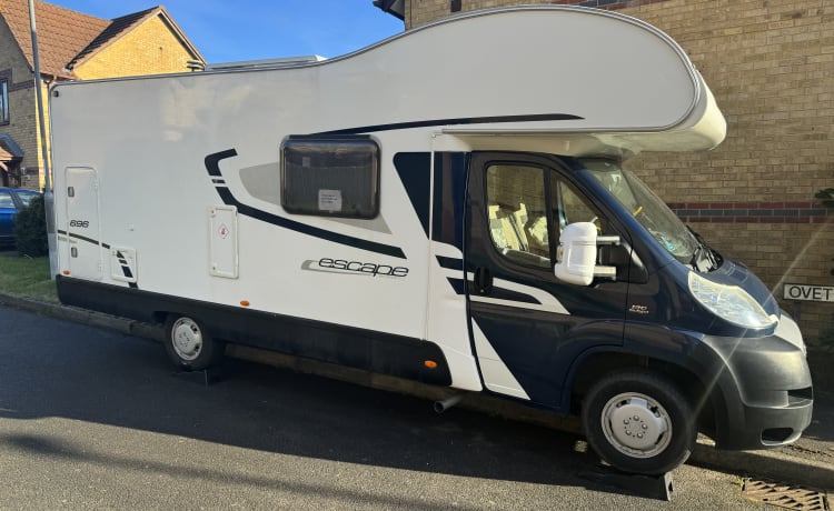 Marilyn  – 4 berth/6 Belts Swift Escape 2011