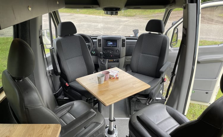 Mercedes-Benz Sprinter Adventure Camper 4 people