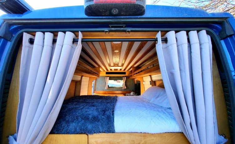 Stunning cosy Edinburgh camper, perfect for exploring Scotland