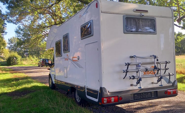 Camping-car familial pour 6 personnes avec 2 lits doubles fixes