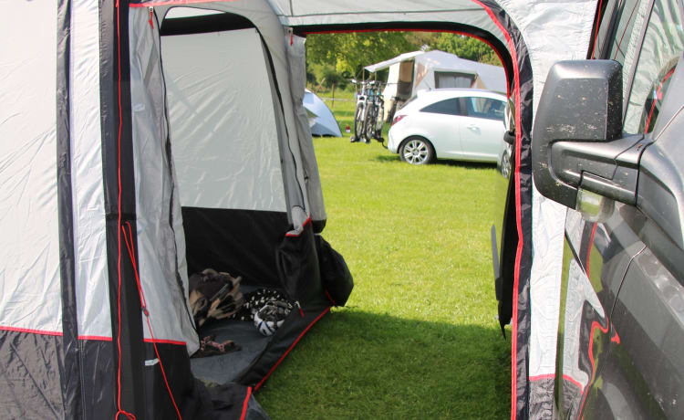 Henry's Ford – nice bus camper Ford Nugget (4-5 pers), possibly. with bus tent and bicycle carrier!