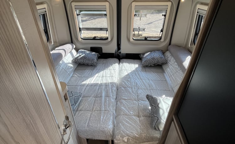 Ziggy – ZIGGY- Gloednieuwe automatische Elddis GTV80 camper voor zelfverhuur