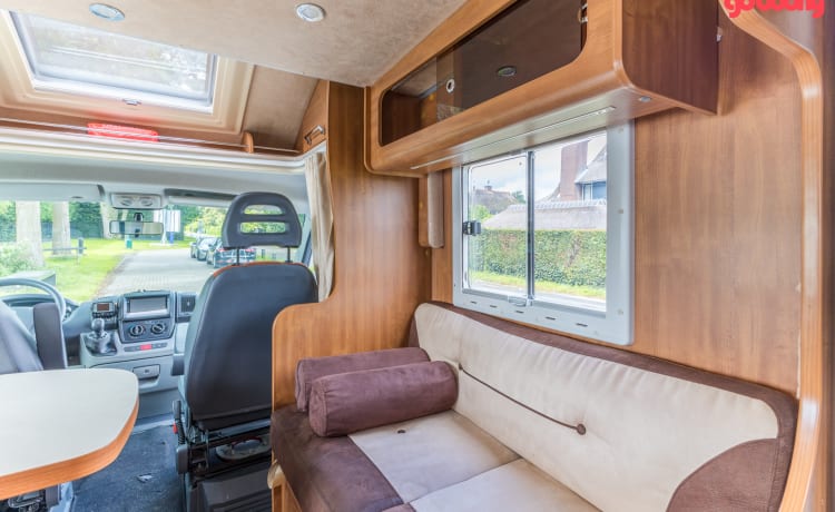 Schöner halbintegrierter Fiat-Camper für 5 Pence